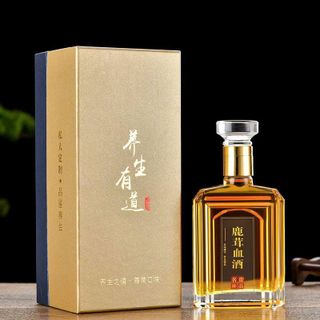 Chai thủy tinh dẹp vuông sọc nổi 3D - M77