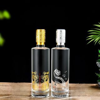 Chai thủy tinh trụ tròn 500ml nắp bi nhưa hoa văn rồng nổi dung tích 500ml M75