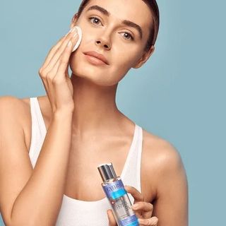 Nước hoa hồng Toner Eveline 5% Glycolic Acid (xanh) căng bóng, láng mướt, mờ thâm mụn