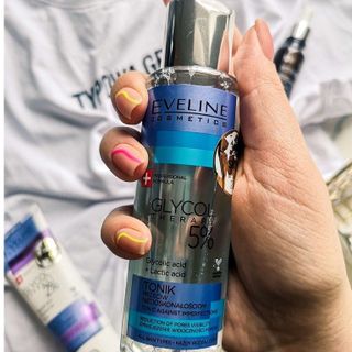 Nước hoa hồng Toner Eveline 5% Glycolic Acid (xanh) căng bóng, láng mướt, mờ thâm mụn