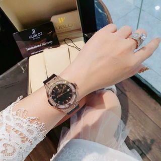 SALE NHANH ĐỒNG HỒ NAM NỮ CAO CẤP HUB MÁY PIN NHẬT DÂY CAO SU VIỀN VUÔNG