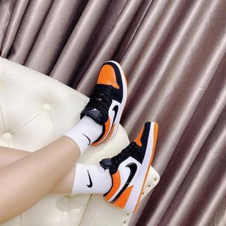 Bộ 10 đôi tất thể thao màu trắng thời trang phong cách Hàn Quốc - Cổ trung