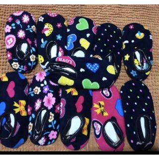Set 10 đôi giày nhung lót nỉ cho bé, đế có chống trơn an toàn