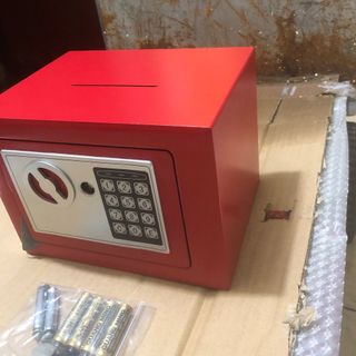 Két sắt mini treo tủ, treo trường có khe đút tiền tiện lợi cánh thép dày dặn