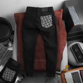 Short jean nam, Chất  Jean dày dặn có thun co giãn thoải mái.  Mền mịn.