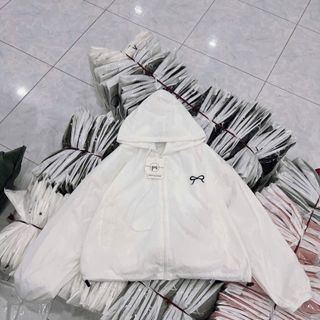 Áo khoác dù trượt nước mới về áo 2 lớp, nón 2 lớp.dáng lửng rộng.logo thêu nơ,có dây rút lai.