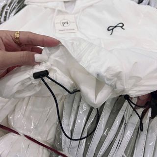 Áo khoác dù trượt nước mới về áo 2 lớp, nón 2 lớp.dáng lửng rộng.logo thêu nơ,có dây rút lai.