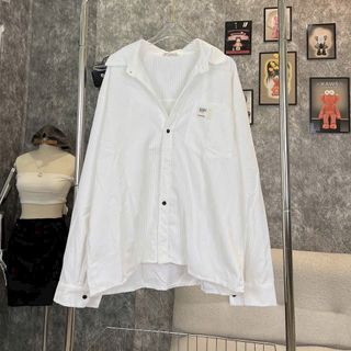 Áo khoác sơ mi nhung logo thêu mặt số túi ngực .
