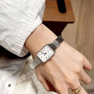 Đồng hồ dws vuông nhí mẫu mới