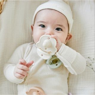 Ti giả DOT TO DOT giúp bé ngủ ngon, hỗ trợ chỉnh nha Silicone mềm nguyên khối phân phối Jasmine Baby giá sỉ