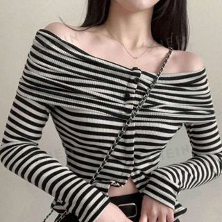 Áo thun body tay dài bẹt vai sọc phối nút