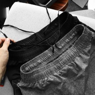 Quần dài under suông Thun poly 2 da dày mịn trơn láng, mát rượi, co giãn 4c thoải mái. 3 túi khoá kéo Size : m l xl 2xl /2222/8c 2 màu / ri 16c