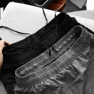 Quần dài under suông Thun poly 2 da dày mịn trơn láng, mát rượi, co giãn 4c thoải mái. 3 túi khoá kéo Size : m l xl 2xl /2222/8c 2 màu / ri 16c
