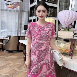 Đầm lụa phom suông dành cho nữ rất sang trọng khi dự tiệc