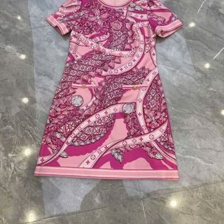 Đầm lụa phom suông dành cho nữ rất sang trọng khi dự tiệc