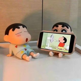 Giá đỡ điện thoại cậu bé Shin