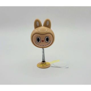 Con labubu gắn nón bảo hiểm có keo siêu dính
