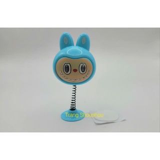 Con labubu gắn nón bảo hiểm có keo siêu dính
