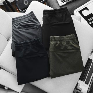Suông das chất gió hãng dày mát, trơn láng, co giãn 4 chiều. 3 túi khoá kéo Phụ liệu chính hãng Size : m l xl 2xl 3xl /12221/8c 3 màu/ ri 24c