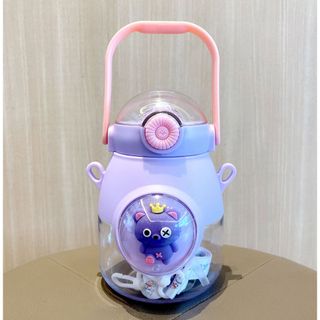 (Stiker 3D)Bình Nước Hình Bầu Cho Bé Trai,Bé Gái Chống Tràn Dây Đeo màu sắc dễ thương 900ml
