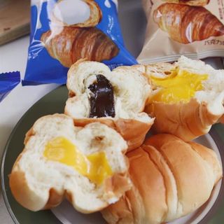 Bánh Mì Sừng Bò Nhân Chảy (Thùng 2,5kg)
