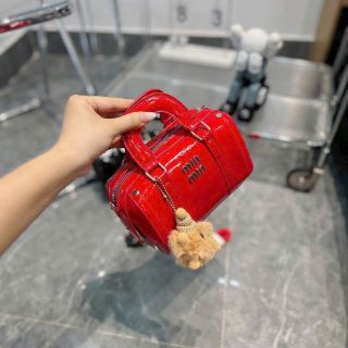 TÚI XÁCH NỮ ĐEO CHÉO CHỮ MIU DÁNG TÚI TRỐNG - PHONG CÁCH TRẺ TRUNG, NĂNG ĐỘNG WH719 - WINNIE HOUSE