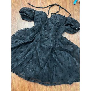 Đầm xốp gân 3 lớp có mút ngực 2 dây chéo cổ vai trễ tay phồng kèm váy có lót quần-189 STORE-V079