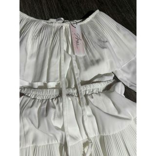 Set Tiểu Thư 2 Món Mặc Hai Kiểu Áo Trễ Vai Bèo Dập Ly Tay Loe Chân Váy Dập Ly Tầng -189 STORE - V095