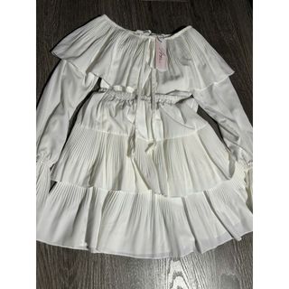 Set Tiểu Thư 2 Món Mặc Hai Kiểu Áo Trễ Vai Bèo Dập Ly Tay Loe Chân Váy Dập Ly Tầng -189 STORE - V095