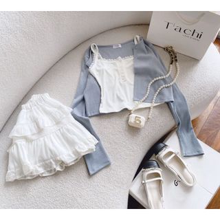 [SHOPPUMI] Set 3 món gồm áo 2s crop trắng viền ren kèm khoác xanh xám và chân váy tầng ren freesize Pumi 15248