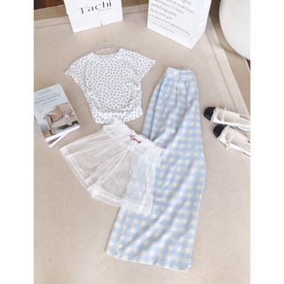 [SHOPPUMI] Set áo trắng hoa nhí nhún eo kèm short voan ren hoa chữ đỏ eo và quần suông caro xanh freesize Pumi 16212