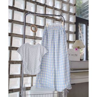 [SHOPPUMI] Set áo trắng hoa nhí nhún eo kèm short voan ren hoa chữ đỏ eo và quần suông caro xanh freesize Pumi 16212