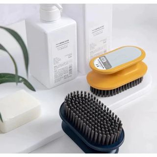 BÀN CHẢI NHỰA CÓ TAY CẦM TIỆN DỤNG