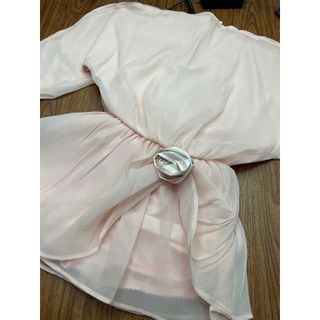 Váy Tiểu Thư Màu Hồng Lệch Vai Sang Chảnh Chất Liệu Organza Vân 2 Lớp Kèm Hoa Cài -189 STORE-V102