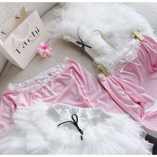 [SHOPPUMI] Set chân váy trắng voan tầng xoè lưng thun kèm áo hồng bẹt vai viền ren tay dài freezie Pumi 16007