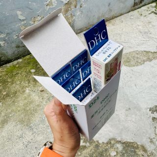 Son dưỡng DHC.