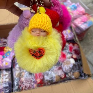 Móc khoá e bé đội mũ len