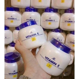 Kem Dưỡng Ẩm VitaminE Thái Lan nắp xanh Siêu Dưỡng ẩm hủ 200gram
