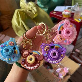 Móc khoá con gà đi; mk máy ảnh