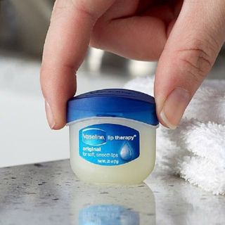 Sáp Dưỡng Môi Vaselinee Lip Therapy Original 7Gram