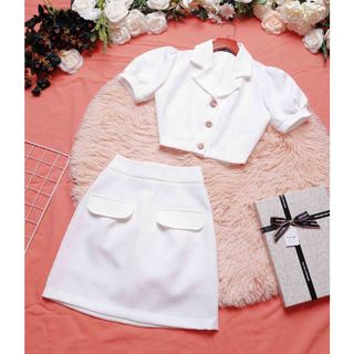 Set chân váy áo croptop cổ vest trắng xinh thiết kế cao cấp hợp đi chơi đi tiệc có lót quần Lazaxy