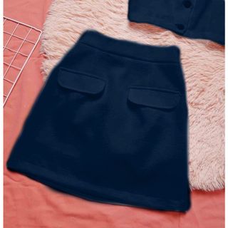 Set chân váy áo croptop cổ vest trắng xinh thiết kế cao cấp hợp đi chơi đi tiệc có lót quần Lazaxy