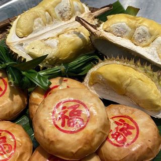 BÁNH PÍA ĐẬU XANH SẦU RIÊNG 8 TRỨNG - HƯƠNG VỊ "GÂY NGHIỆN" 600G - WINNIE HOUSE