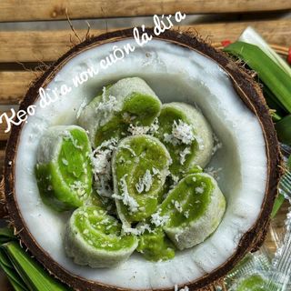 KẸO DỪA NON CUỘN LÁ DỨA MIỀN TÂY - BÉO NGẬY NGẤT, ĂN LÀ MÊ 500G - WINNIE HOUSE