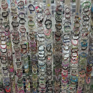 Dây 30 chuỗi đeo tay phong thủy x6k là 180k