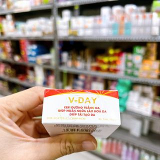 Kem V Day Màu Đỏ Giúp Trắng Da 18g