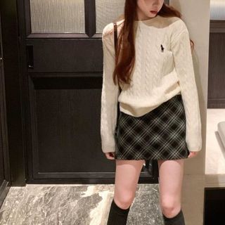 Set Áo Len Thêu và Chân Váy Kẻ