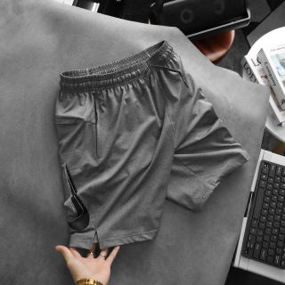 Short big size thun poly dày dặn mịn mát, trơn láng, co giãn 4c, 3 túi khoá kéo. Size : L xl 2xl 3xl/ 2222/8c 4 màu / ri 32c