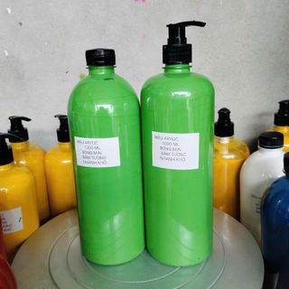 1 LÍT MÀU TÔ TƯỢNG ARYLIC CÓ VÒI GIÁ 70 K