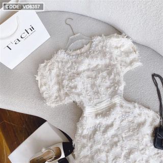 Đầm Phối Lông Vũ Cổ Tròn Viền Đá 2 Màu